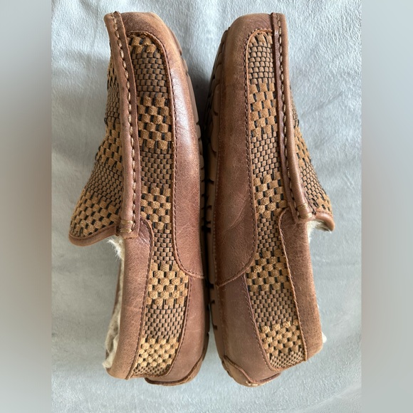 Ugg Ascot Slippers - Picture 4 of 8